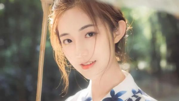 母によく似ている中に是什么意思