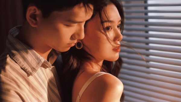 男生贴女生什么意思