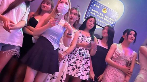 舞厅里的女人只挣钱不会谈感情