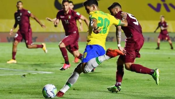 足球越位是什么意思图解