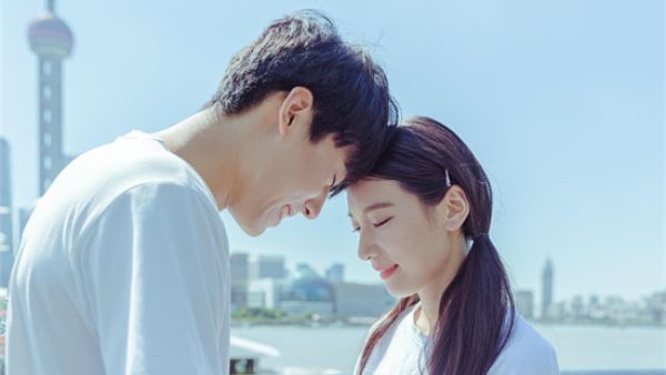 为什么男生接吻时总喜欢伸舌头