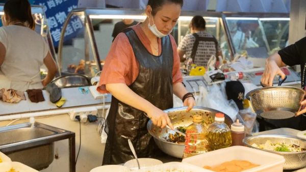 凉菜三巨头 塑胶跑道 神经末梢 透明门帘是什么梗