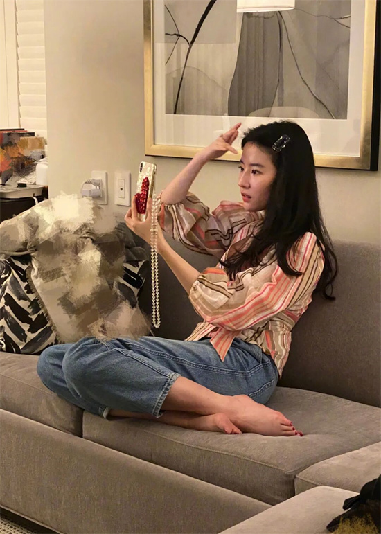 刘亦菲的脚是什么梗 - 第3张 - 坑多多 刘亦菲的脚是什么梗 - 第3张