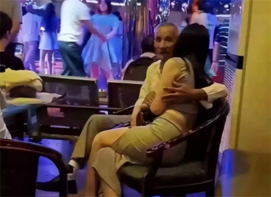 老头摸摸乐是什么意思 - 第1张