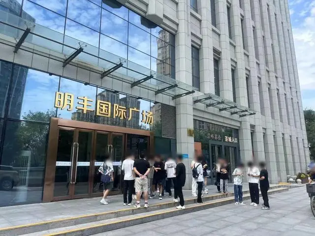 打暑假工最新骗局 上百名大学生在西安找暑期工被骗