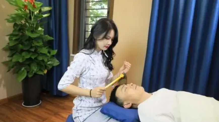 躺采耳是可以摸的吗