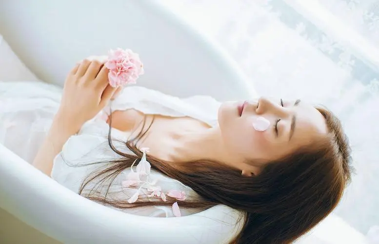 女生被亲吻小花园是什么感觉