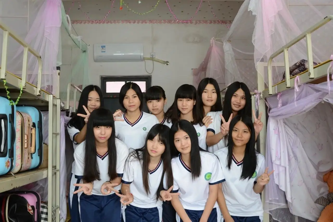 技校里的女生是不是都不干净